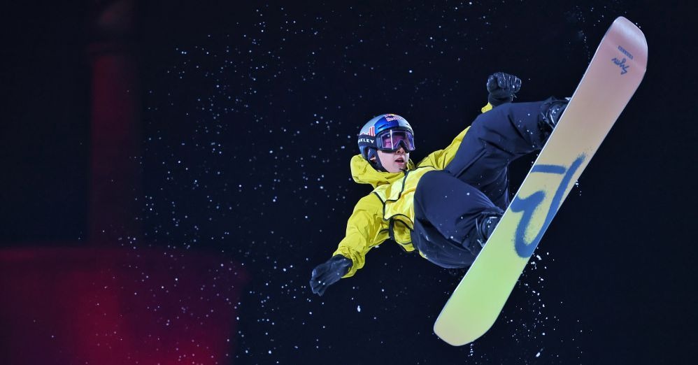 彻底怒了！勇士全队集体抗议裁判，库里遭对手恶劣犯规引发愤怒